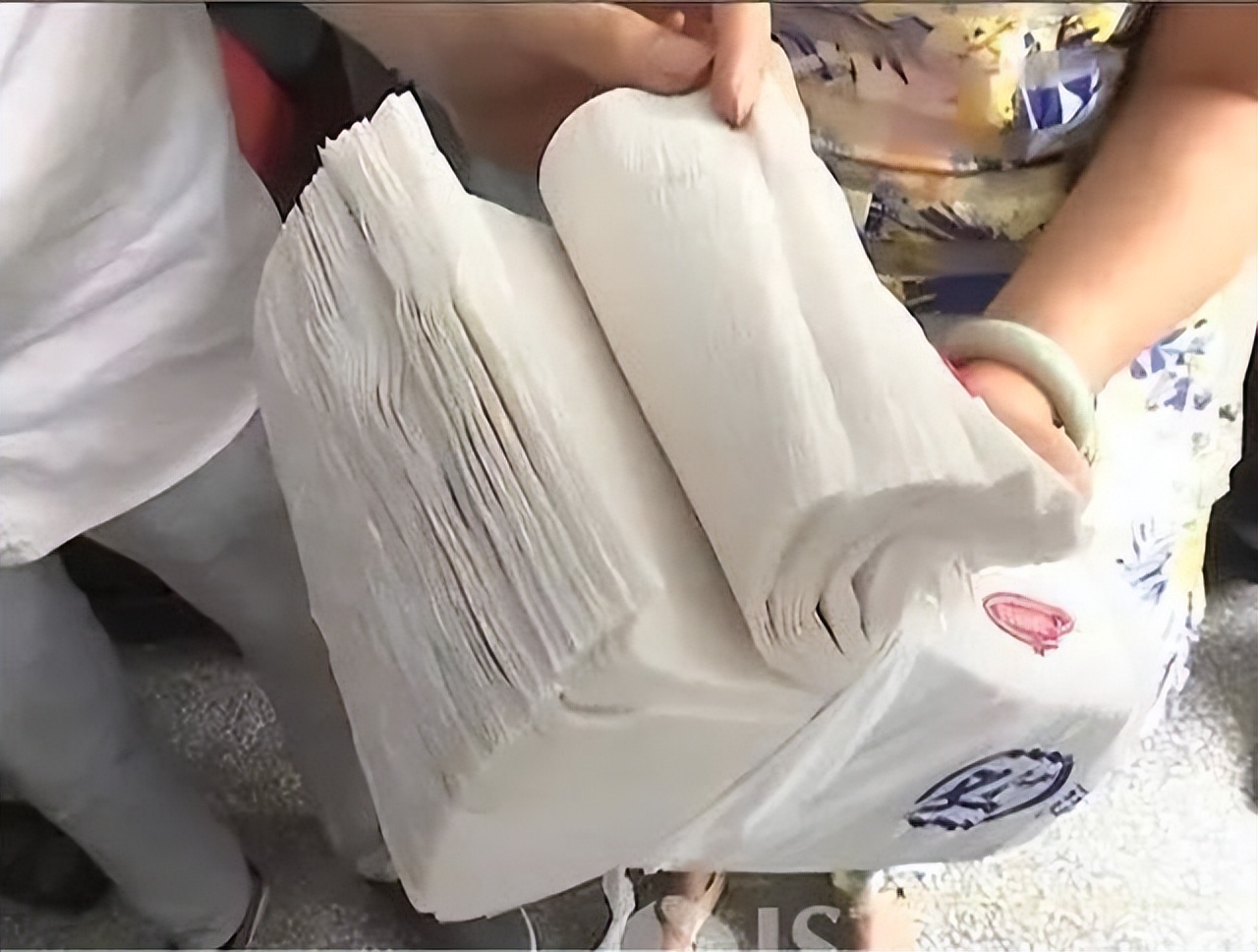 b4959279cfc84347a7ed9dc8c20a4a68~tplv-tt-origin-web_gif